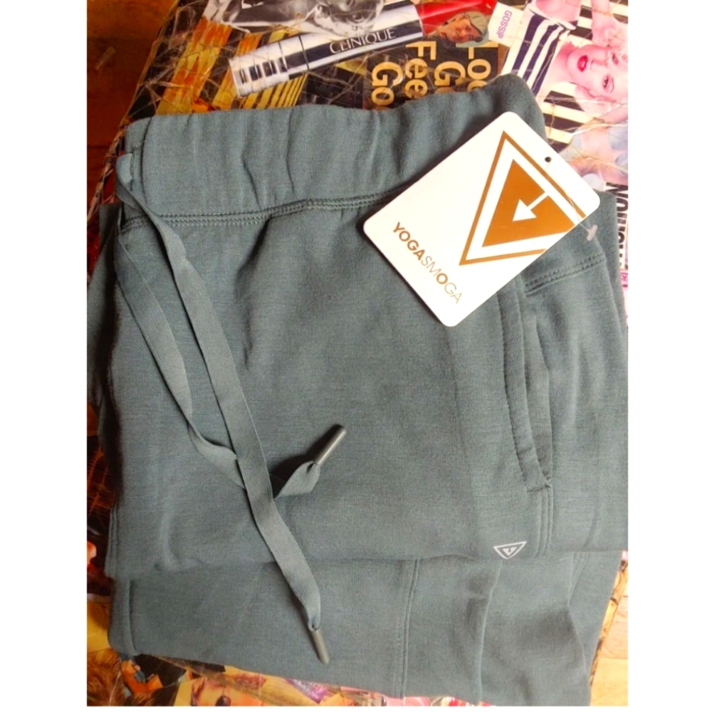 Plain green sweatpant joggers